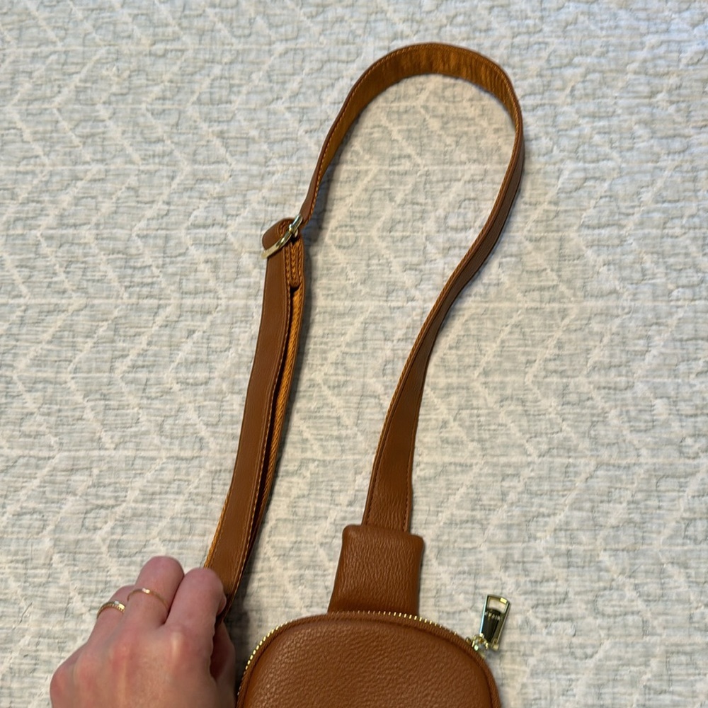 NWOT crossbody - Picture 3 of 5